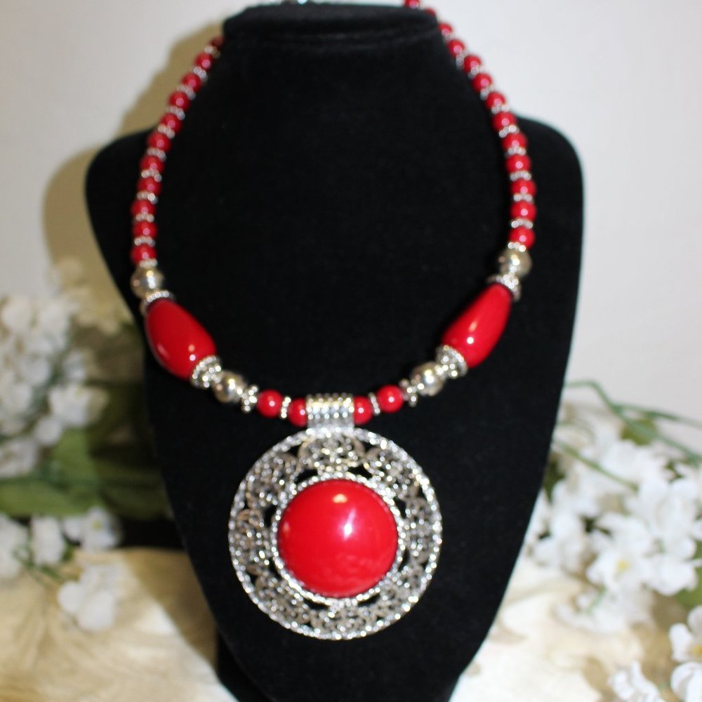 Silver tone red collar necklace with chunky round pendant 18"